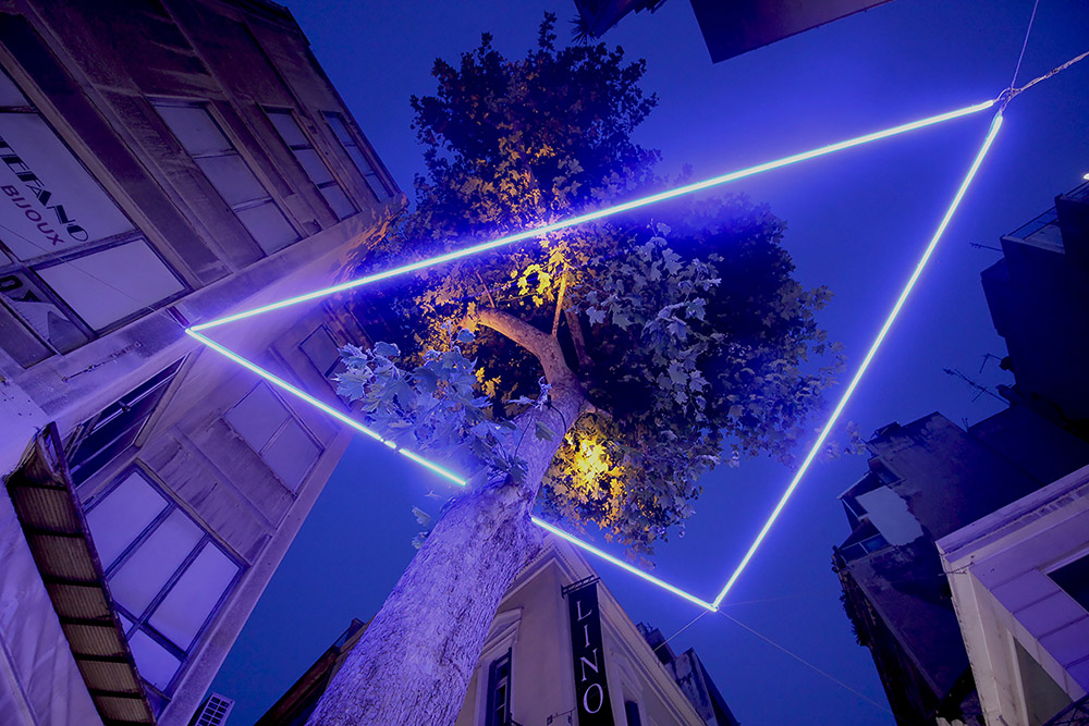 Τρίγωνα σε πτώση | Ομάδα Before Light