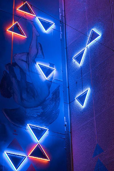 Τρίγωνα σε πτώση | Ομάδα Before Light	